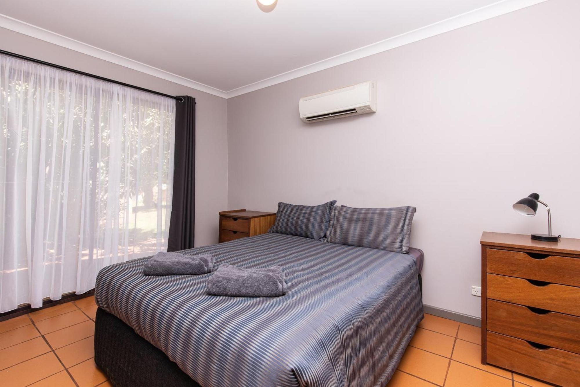 Hotel Tom Price Tourist Park Esterno foto