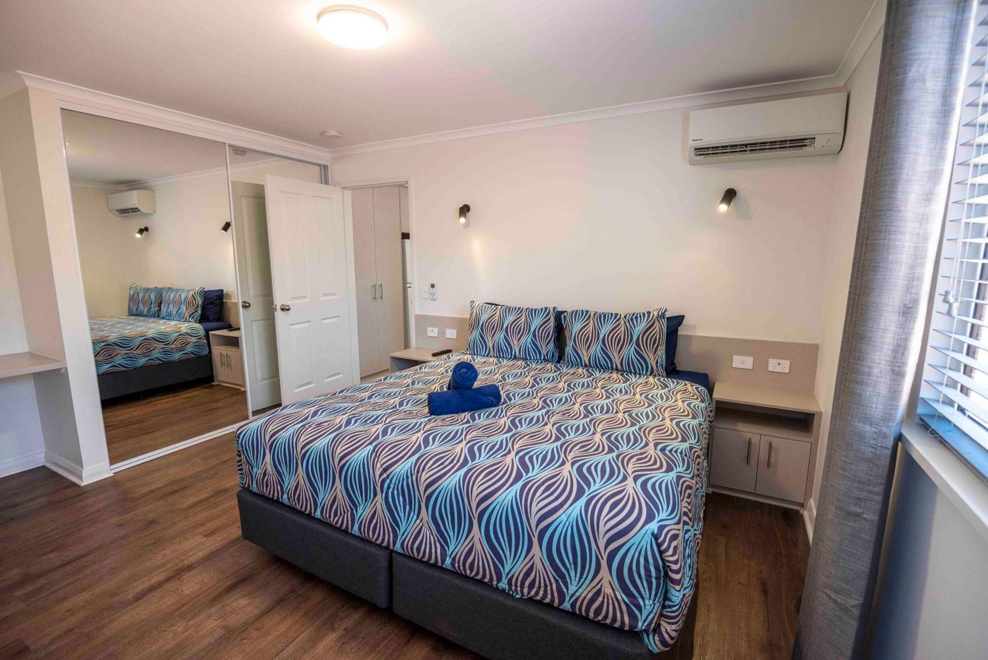 Hotel Tom Price Tourist Park Esterno foto
