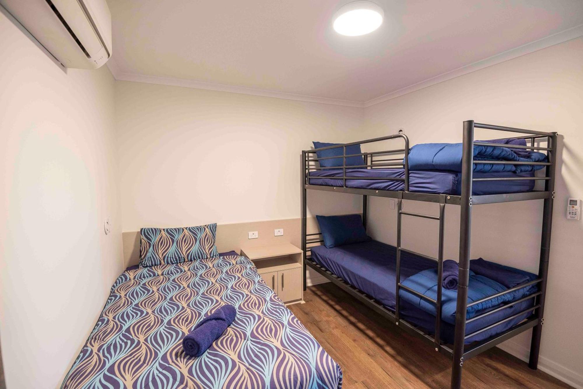 Hotel Tom Price Tourist Park Esterno foto