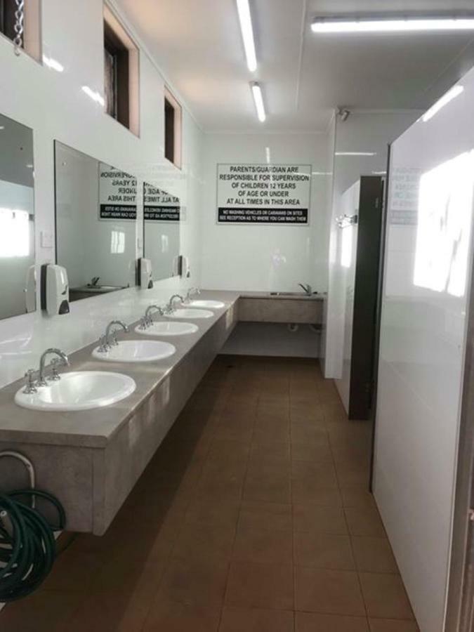 Hotel Tom Price Tourist Park Esterno foto
