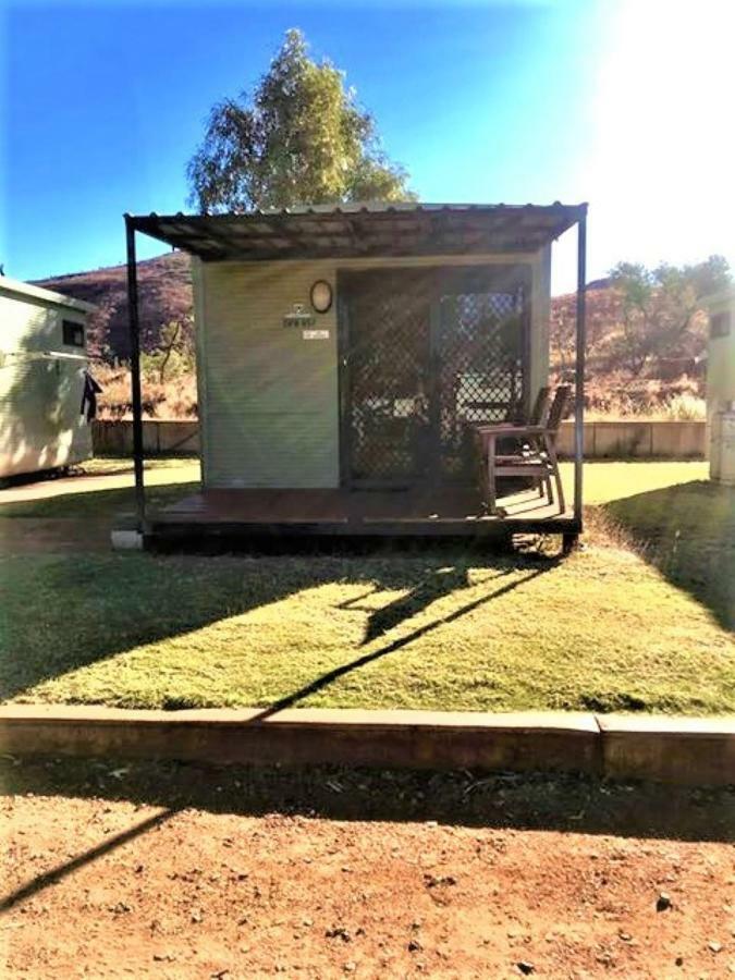 Hotel Tom Price Tourist Park Esterno foto